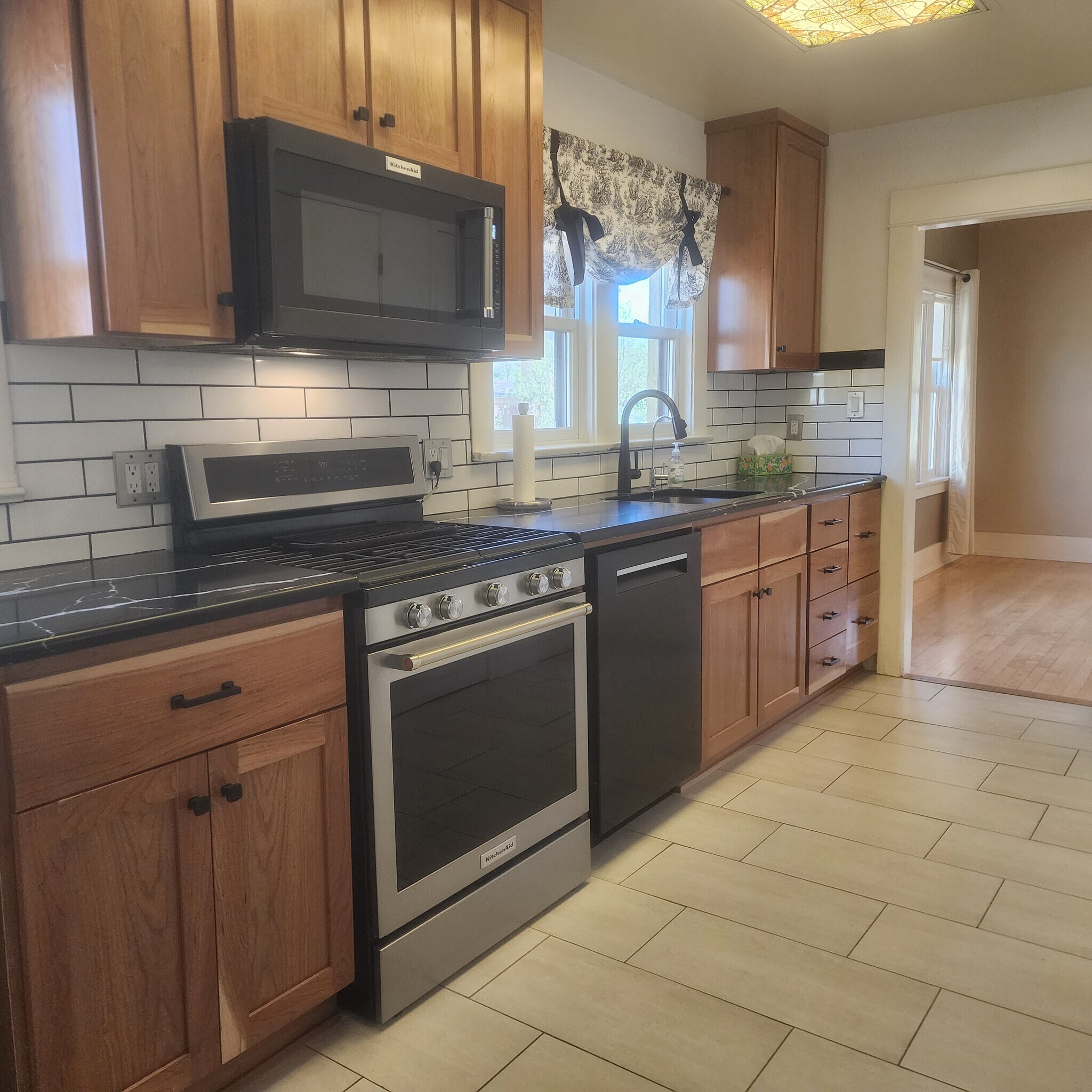 Building Photo - 115 W Vista