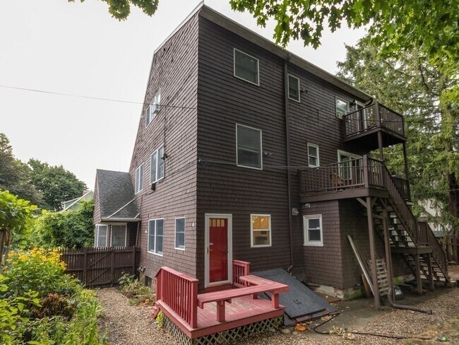 Building Photo - 128 Ashmont St