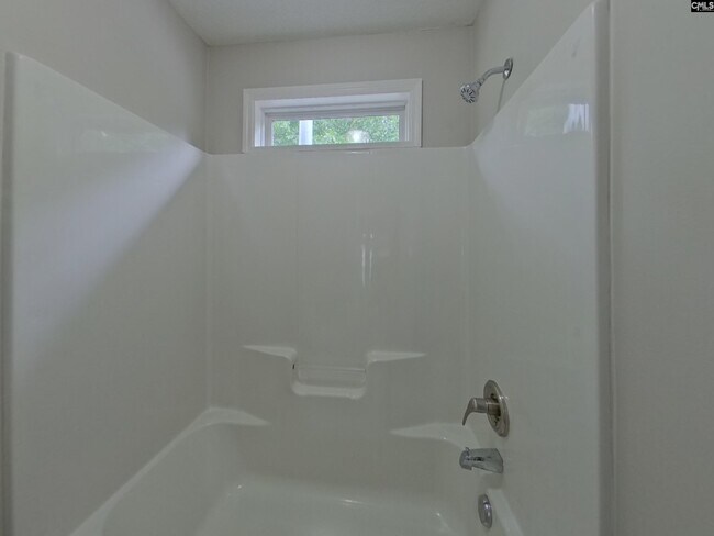 Building Photo - 337 Montclaire Ln
