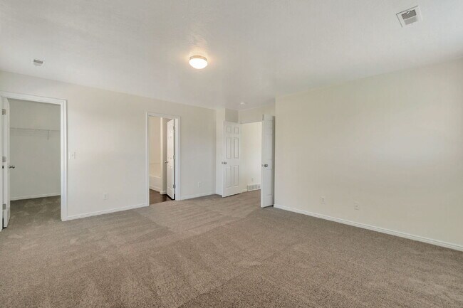 Building Photo - REFRESHED 5-Bedroom Home in Desirable Draper - Pet Friendly - NEW CARPET UPSTAIRS | Refreshed kit...