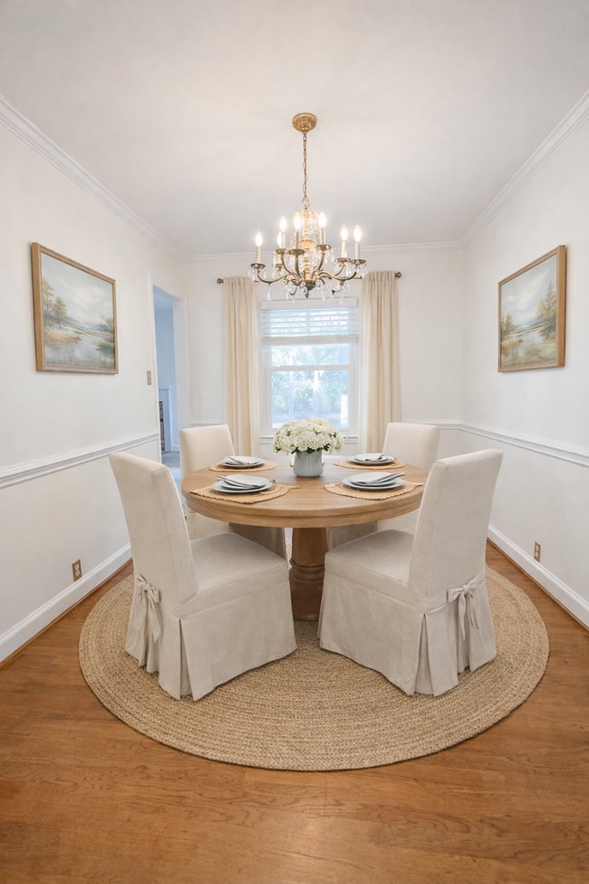 Building Photo - 3 Bedroom 2 Bathroom with Detached Garage