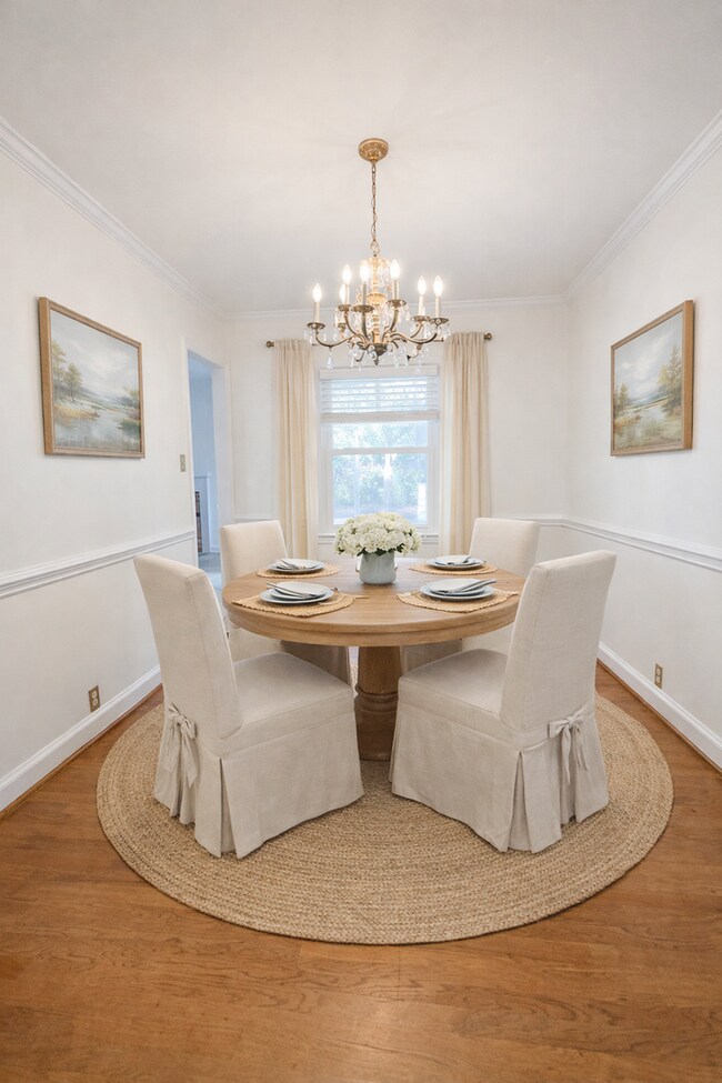 Building Photo - FIRST TWO WEEKS RENT FREE! 3 Bedroom 2 Bathroom with Detached Garage