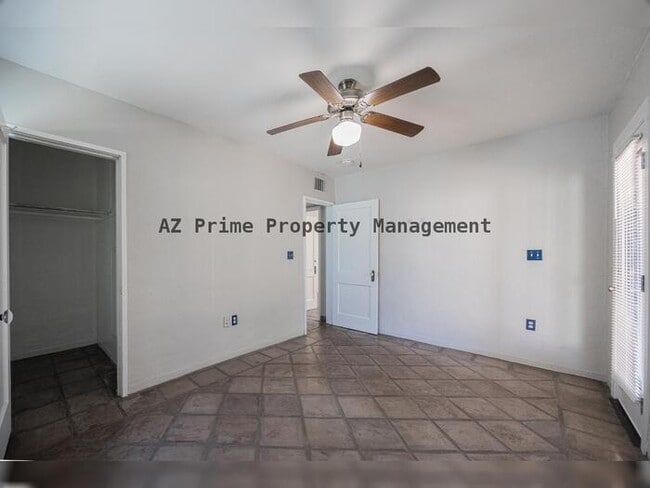 Building Photo - 1429 E Palm Ln