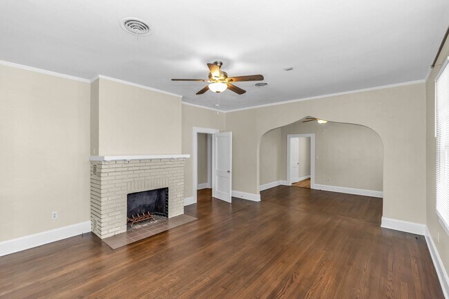 Building Photo - 3/2 single family home in Historic Eola Heights district!
