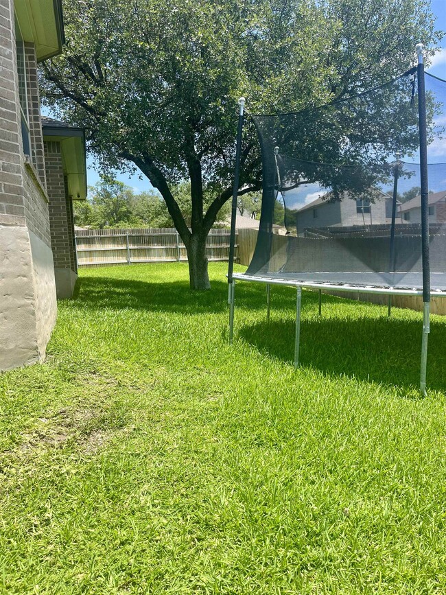 Building Photo - 1333 Spicewood Dr