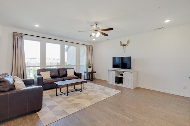 Building Photo - 205 Somerset Dr