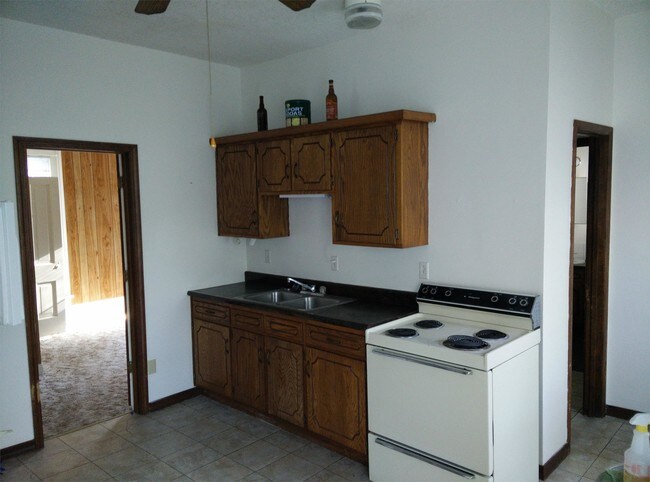 Building Photo - 2329 S Crysler Ave