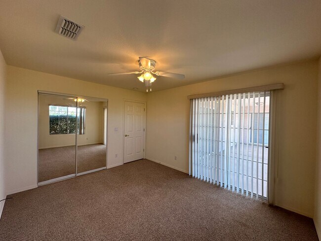 Building Photo - Beautiful 3 Bed / 2 Bath Home Backing to Cerbat Cliffs Golf Course!