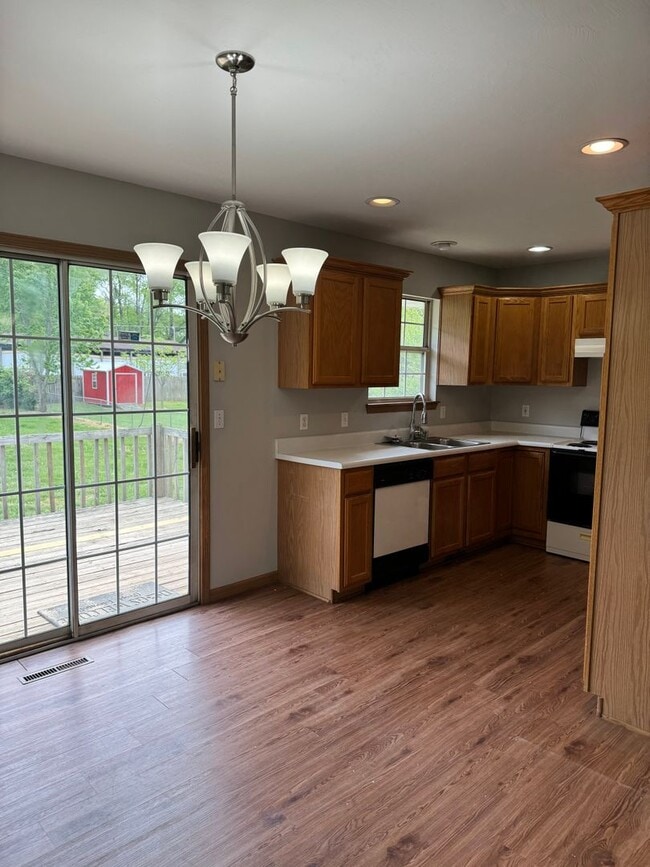 Building Photo - 3 Bedroom Home Strafford, Missouri