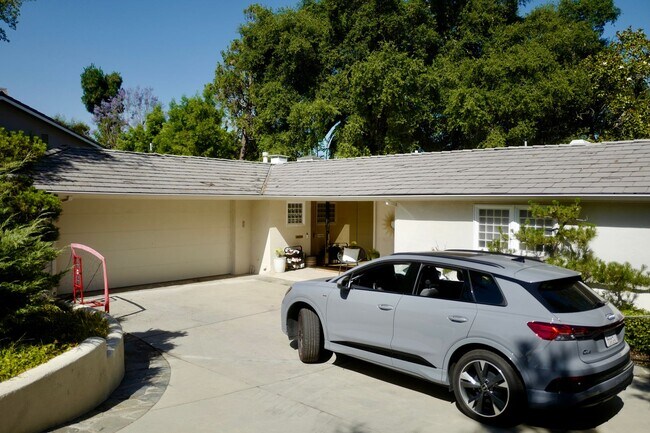 Building Photo - Coming Soon! Cozy home in South Pasadena.