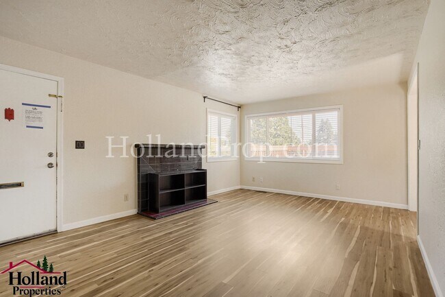 Building Photo - Charming 3-Bedroom Home in Highly Walkable Milwaukie Neighborhood!