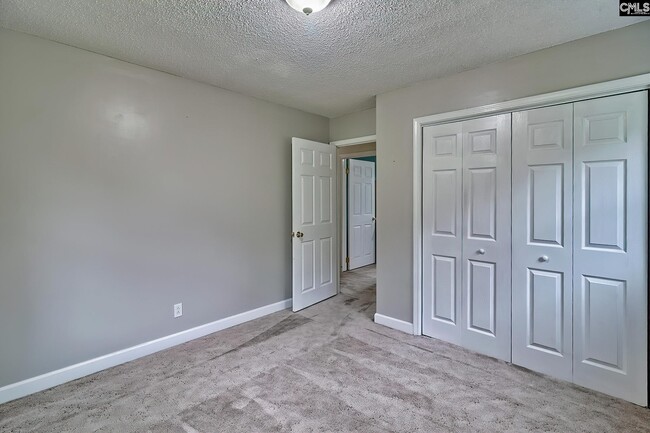 Building Photo - 221 Crooked Creek Rd