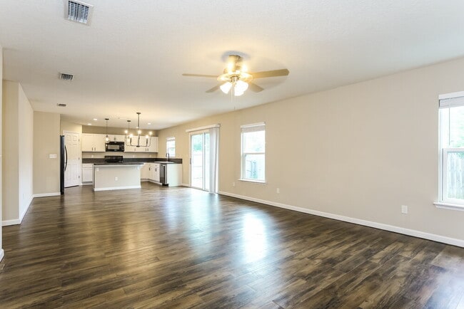 Building Photo - 523 Worcester Ct.