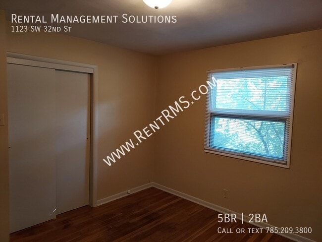 Building Photo - 1123 SW 32nd St