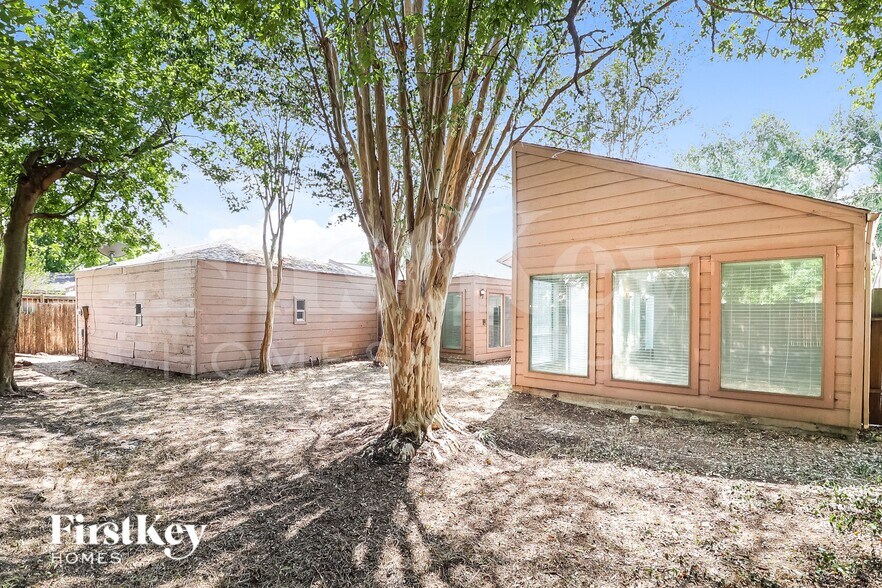 Building Photo - 7311 Las Brisas Dr