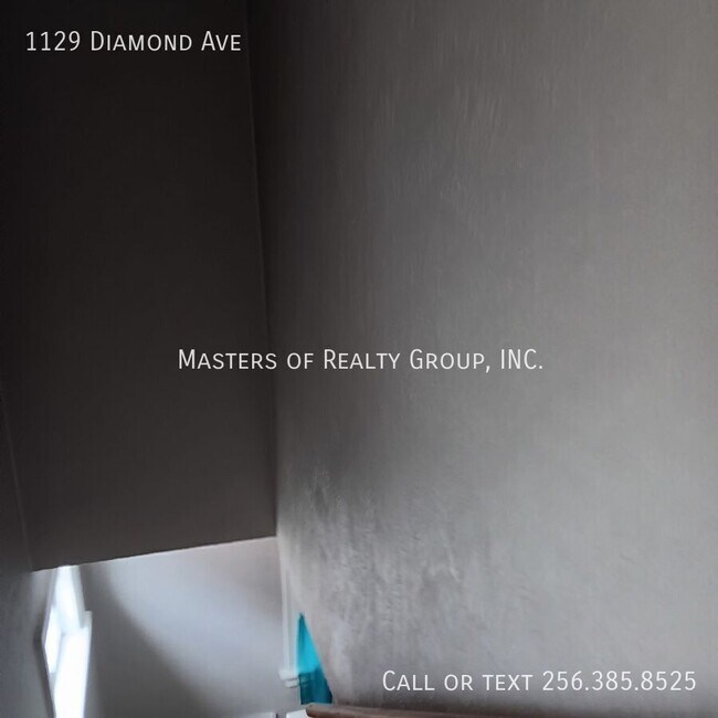 Building Photo - 1129 Diamond Ave