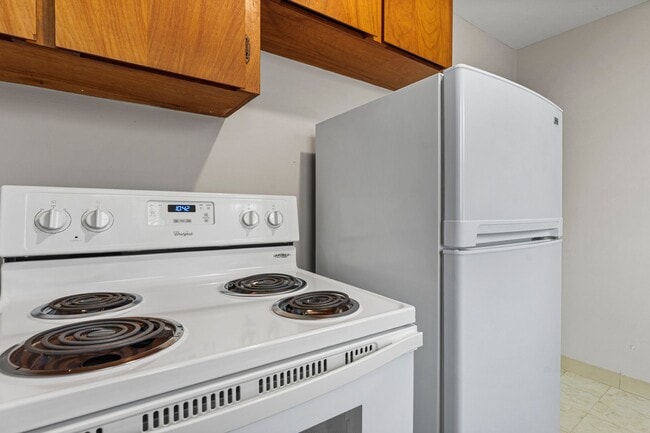 Building Photo - Rare 2 bedroom 1 bath HOUSE by Columbia River Marina!