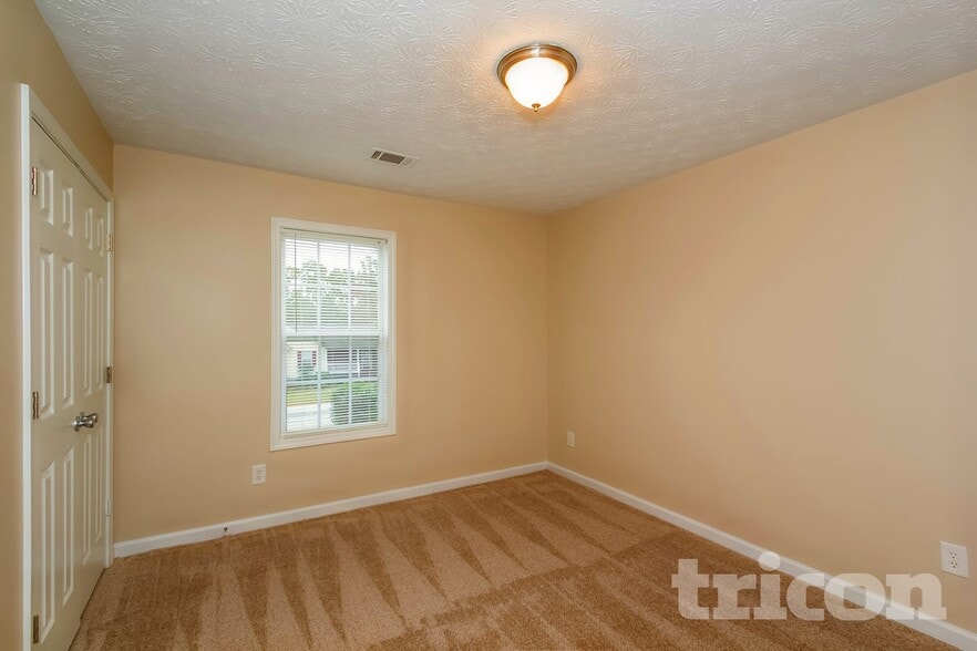 Building Photo - 165 Aspen Forest Dr