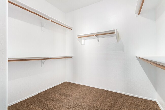 Building Photo - 4384 E Cherry Hills Dr
