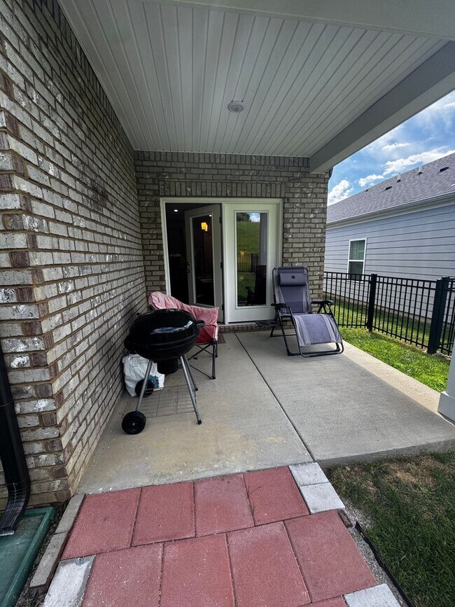 Building Photo - Newly build full furnished 3 bed 2 bath ho...