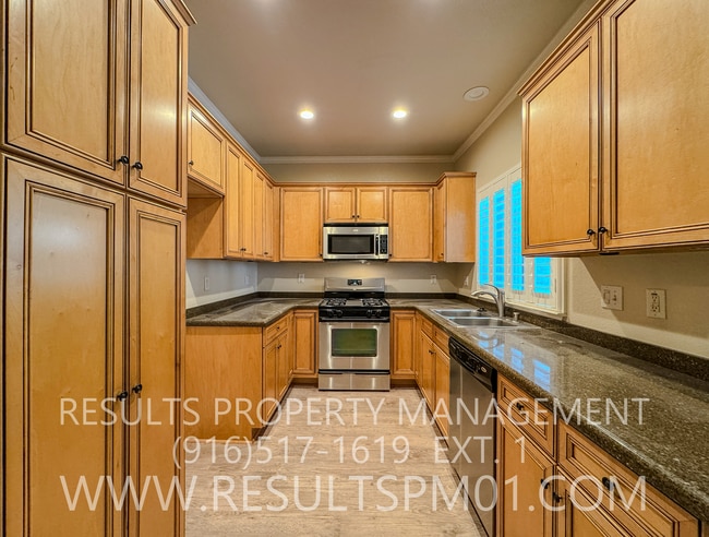 Building Photo - Lovely 3 bedroom in great location