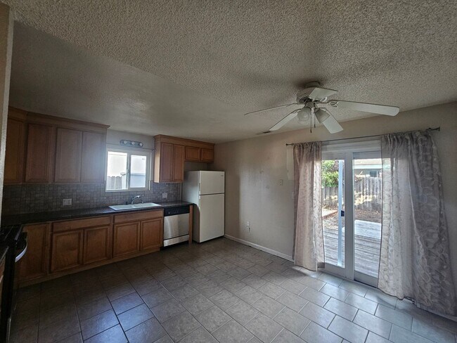 Building Photo - 1932 11th St