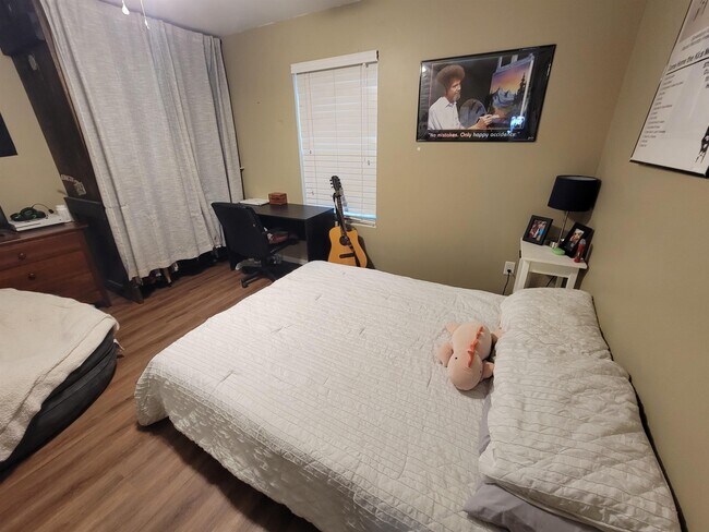 Building Photo - 1227 Continental Ct