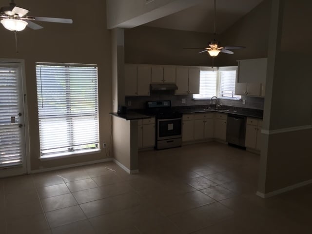 Building Photo - East El Paso 3 bed 2 bath Refrig A/C