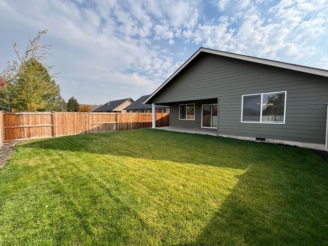 Building Photo - Newer Construction 3 Bedroom House in NW Redmond