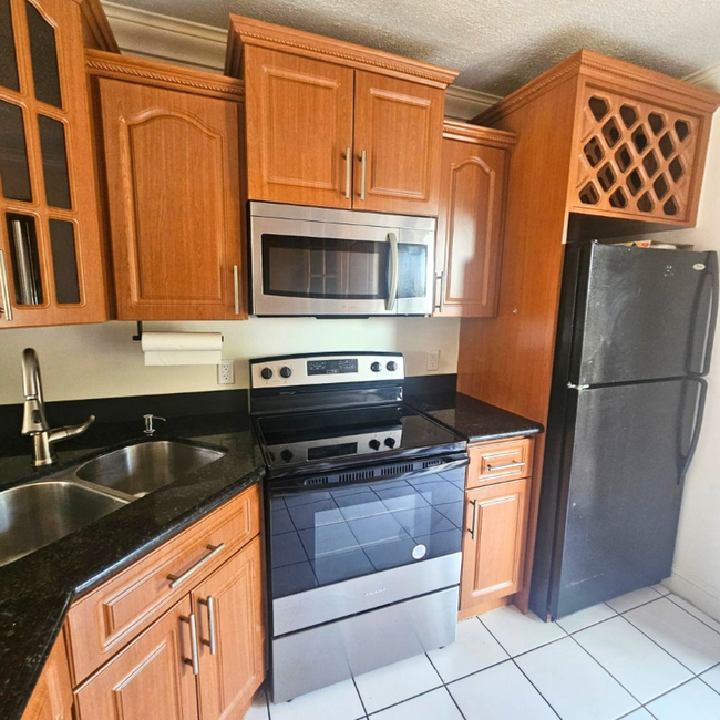 Primary Photo - 5460 W 31st Ct