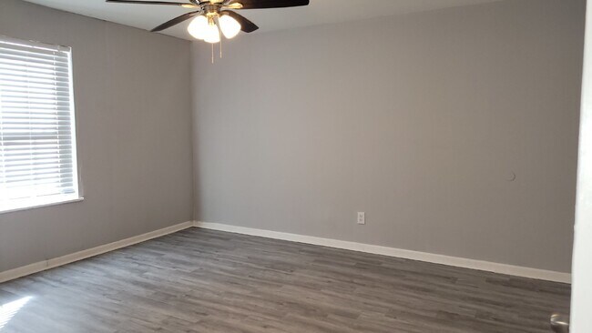 Building Photo - Coming Soon!!!  Accepting Section 8.  Deca...