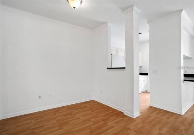 Building Photo - 860 N Orange Ave