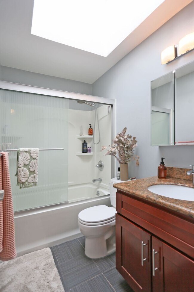 Building Photo - 7221 Geary Blvd