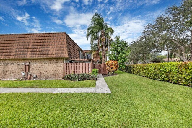 Building Photo - 11913 SW 11th Ct