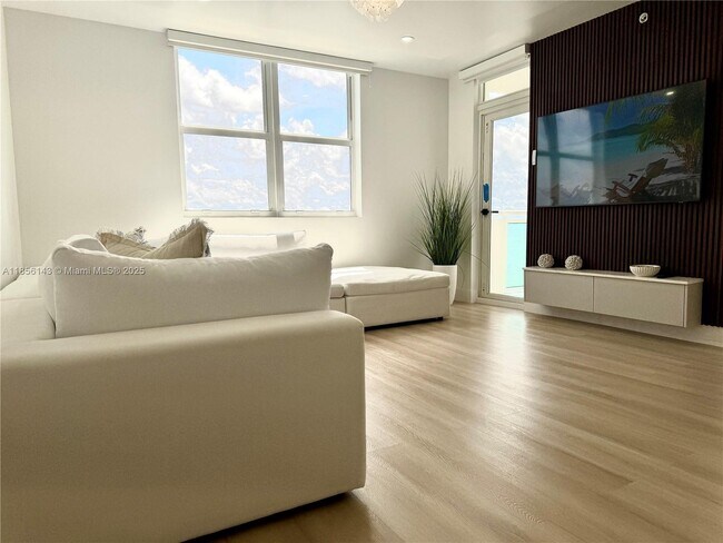 Building Photo - 3001 S Ocean Dr