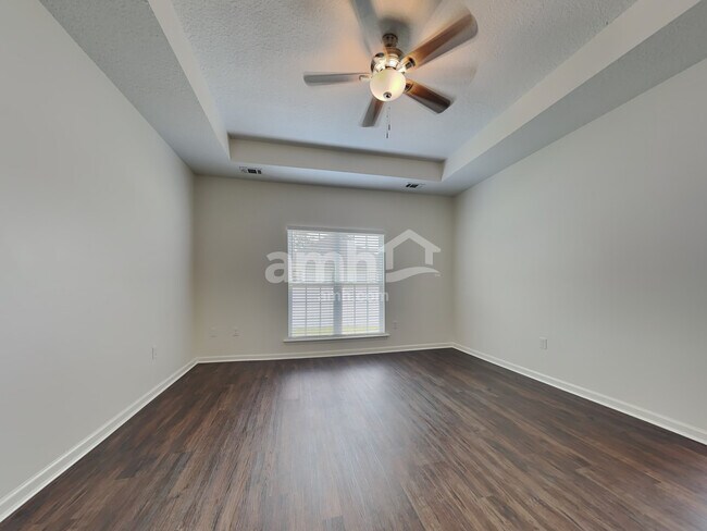 Building Photo - 60 Rhett Ln