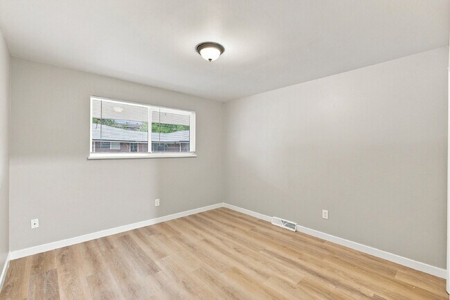 Building Photo - $2,240.95 with $300 Off the first month's rent, 4 Beds, 2 Baths, Triplex Unit in Littleton with W...