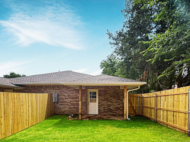 Building Photo - Brand-New 3-Bedroom Modern Duplex Unit in ...