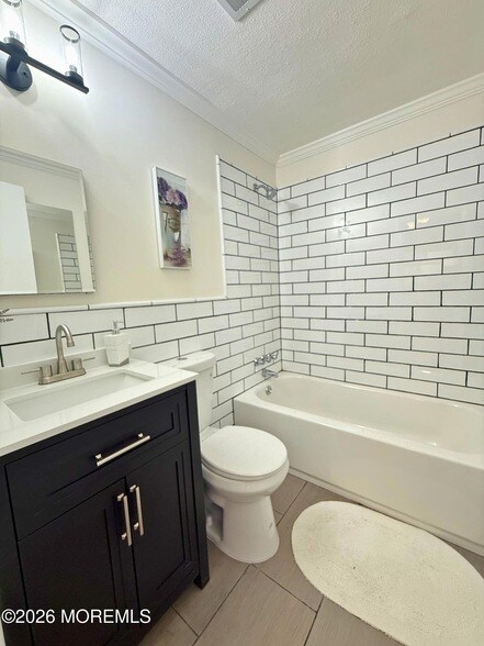 Building Photo - 484 Bara St