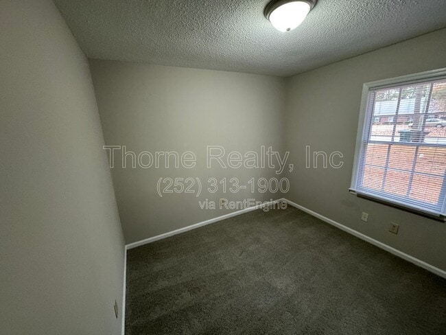 Building Photo - 2257 Sherwood Ave