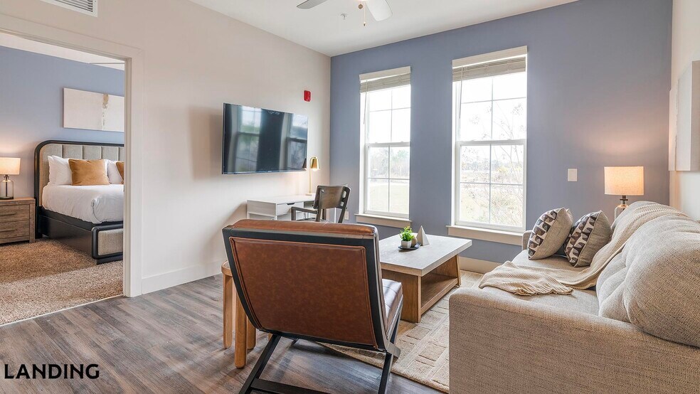 Building Photo - 5885 Lakehurst Dr