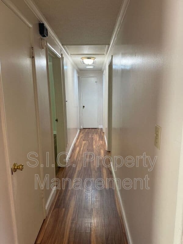 Building Photo - 2279 Saranne St