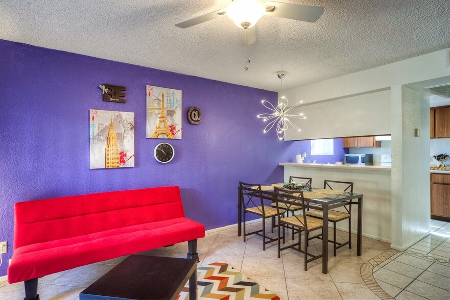 Building Photo - Unit Available in Tempe!