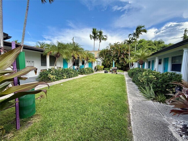 Building Photo - 3210 Canal Dr