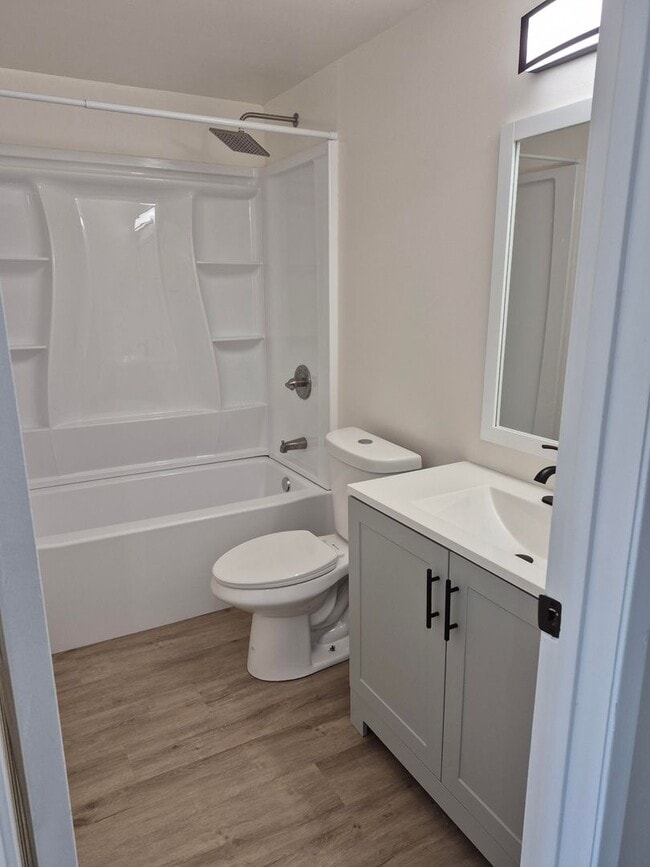 Interior Photo - Lloyd Court Apartments