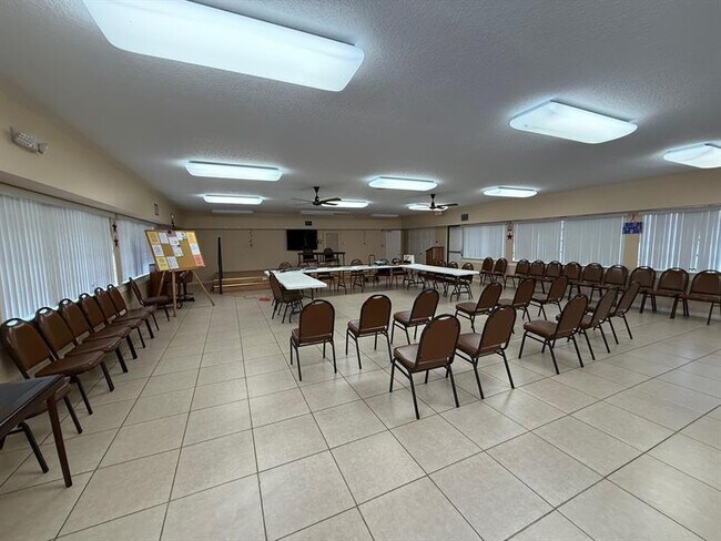 Building Photo - 6215 Coral Lake Dr
