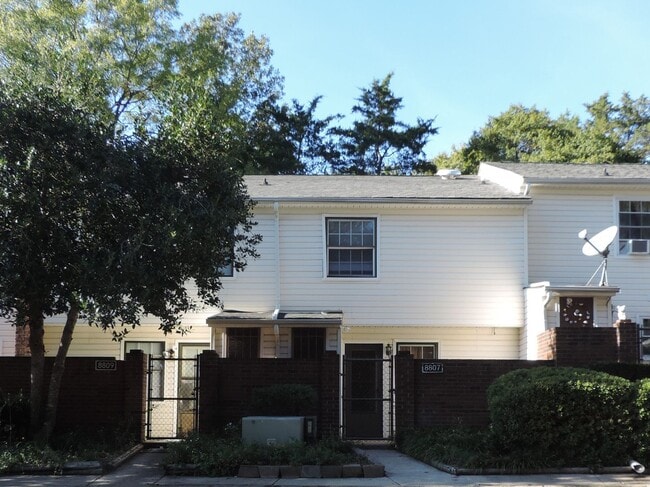 Building Photo - 8807_HUNTER_RIDGE