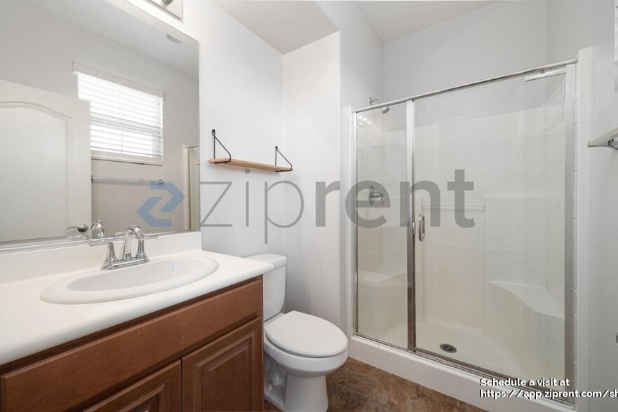 Building Photo - 3048 Beachwood Blf Wy