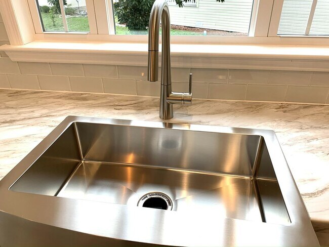 Building Photo - 425 Union St