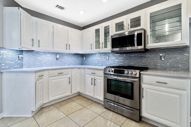 Building Photo - Beautiful 5 bedroom home in Grassfield Area of Chesapeake, VA